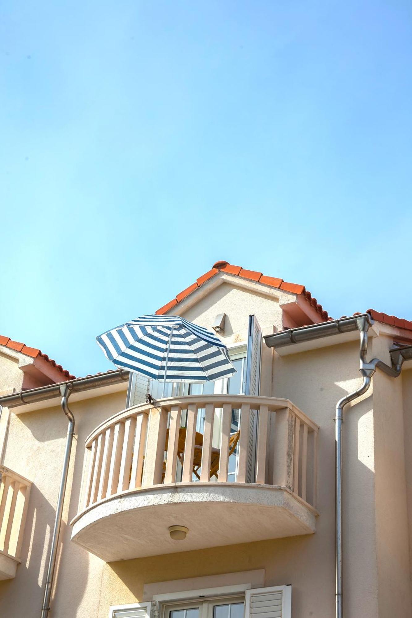 Helvetia Sunny Apartments Bol Zewnętrze zdjęcie