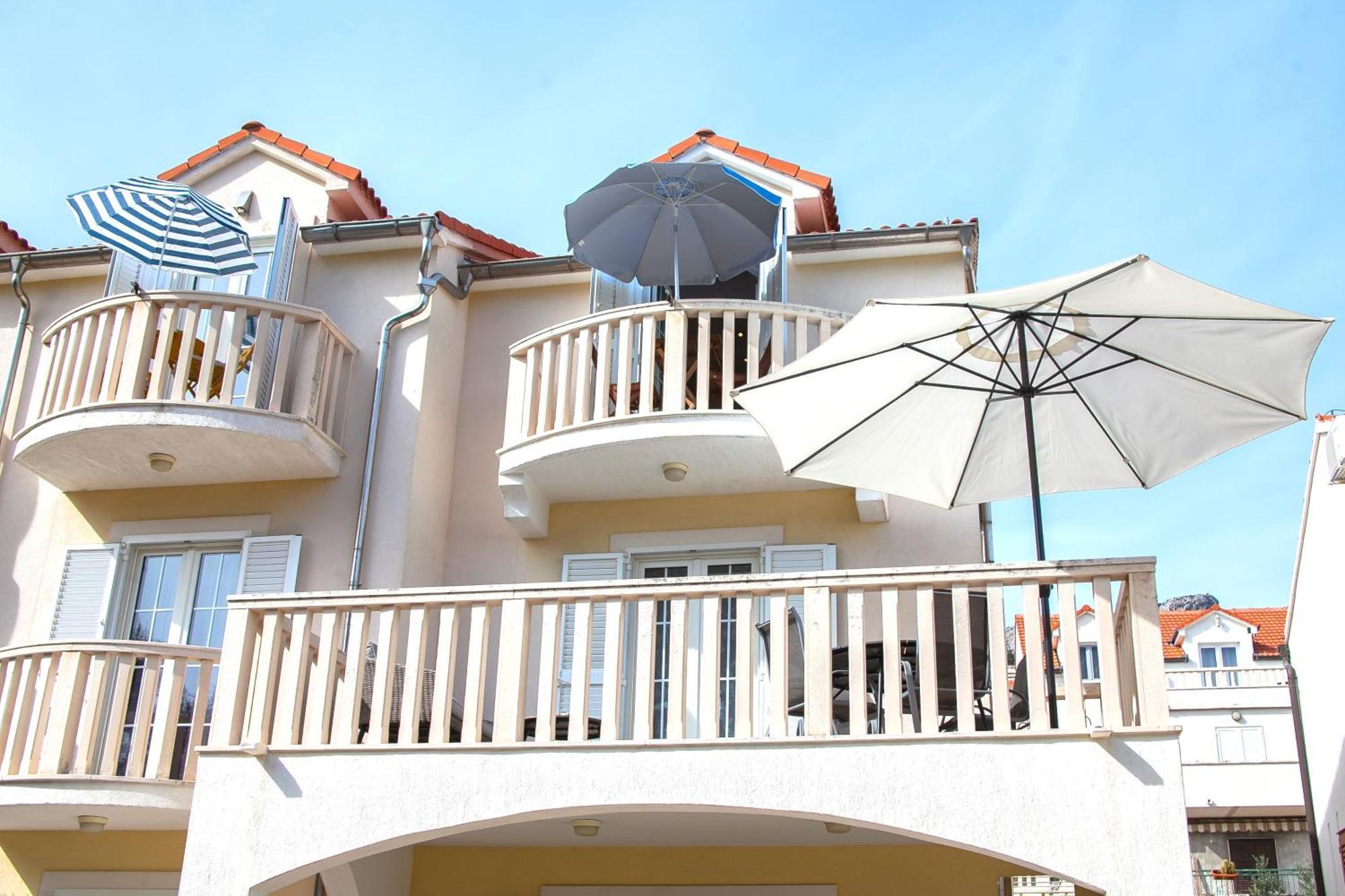 Helvetia Sunny Apartments Bol Zewnętrze zdjęcie