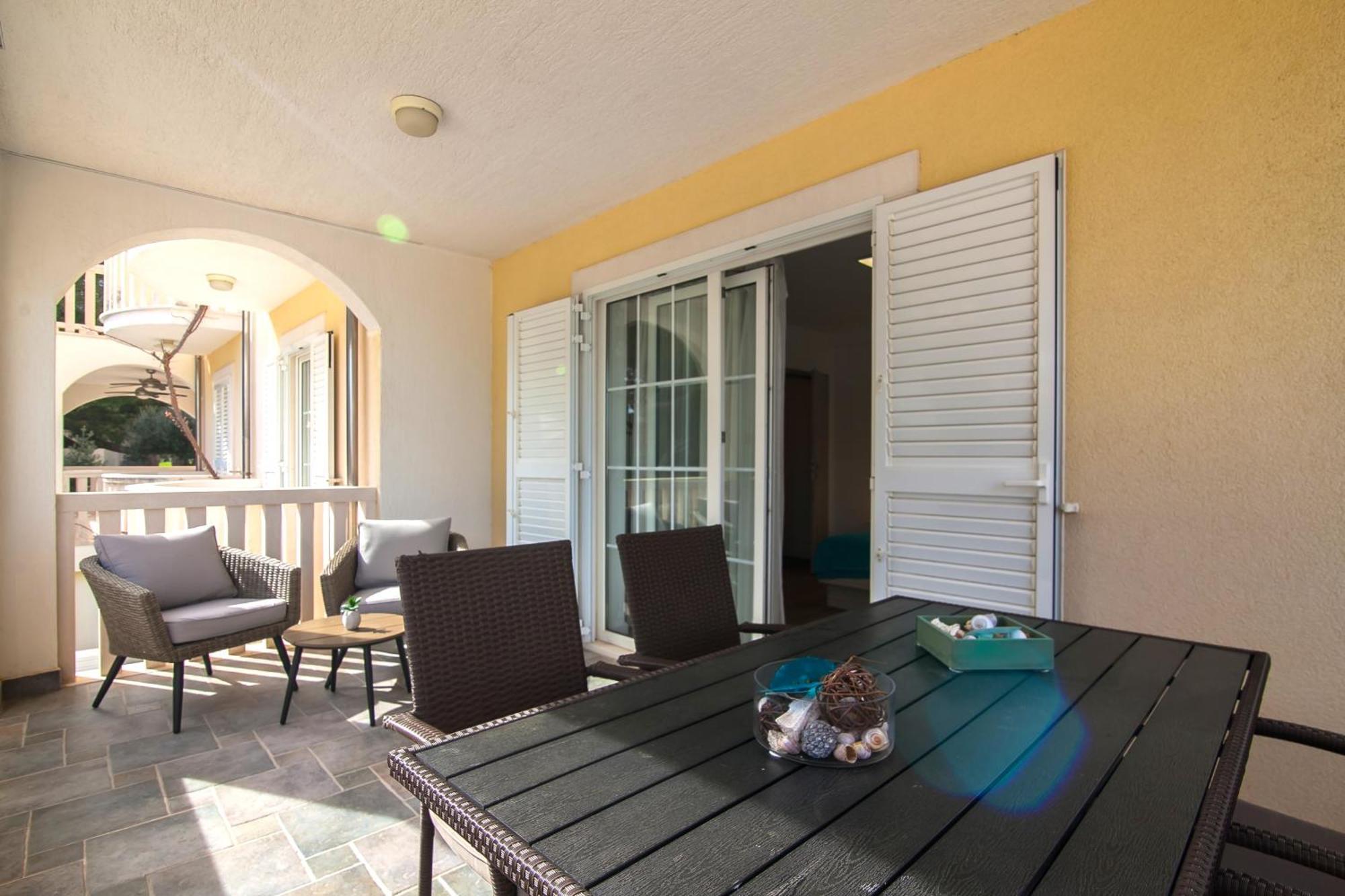 Helvetia Sunny Apartments Bol Zewnętrze zdjęcie
